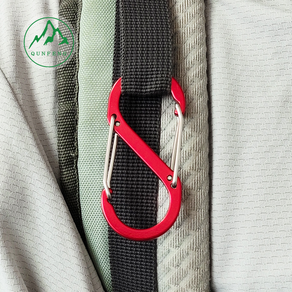 S-förmiger Stahldrahtkarabiner Mehrere Farben zur Auswahl aus 8-stelligen Metall Spring Schnalle Outdoor Camping Rucksack Haken